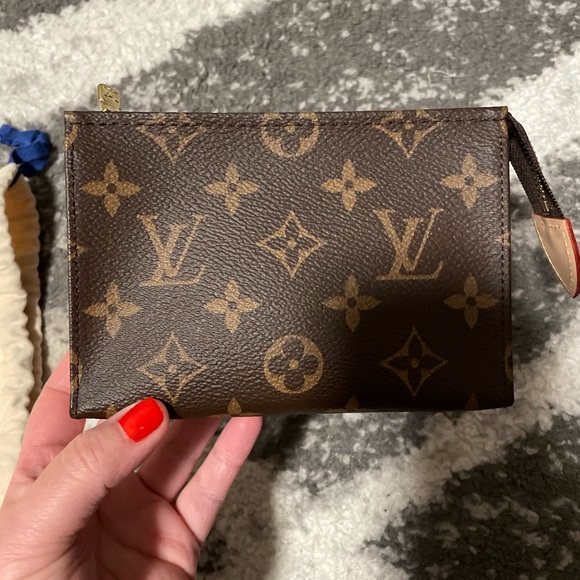 Authentic Louis Vuitton Toiletry 15 Pouch - Picture 1 of 9
